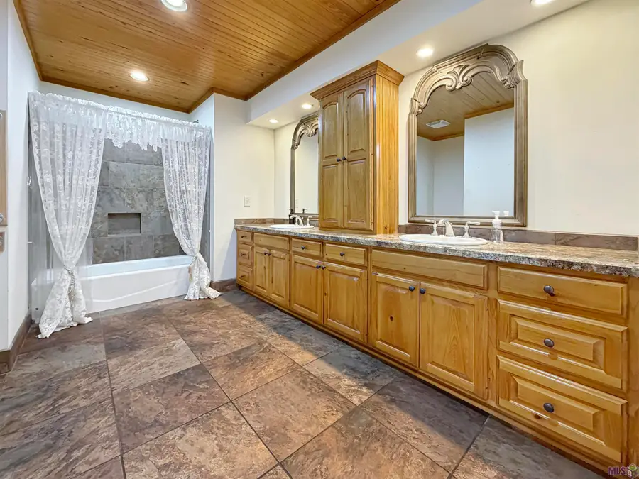 30778 Linder Rd, Denham Springs, LA 70726 - #2