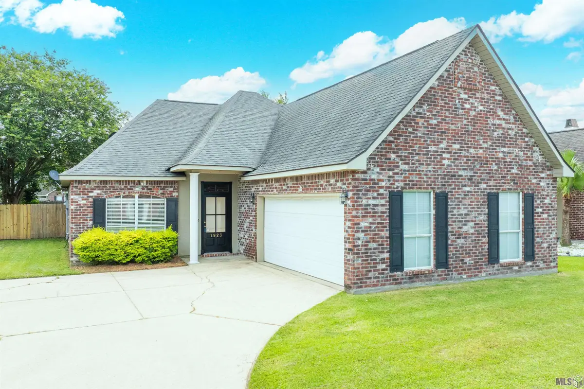 1923 Hunters Way Dr, Baton Rouge, LA 70816 - #1