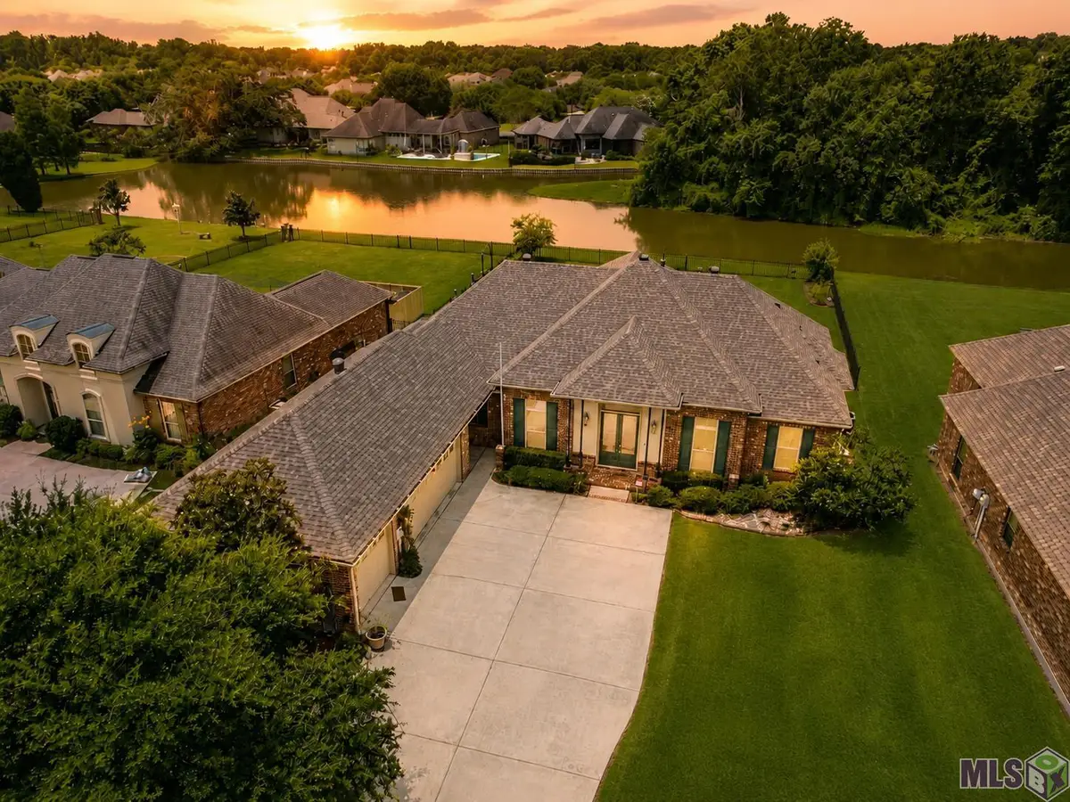 12421 Oak Alley Dr, Geismar, LA 70734 - #1