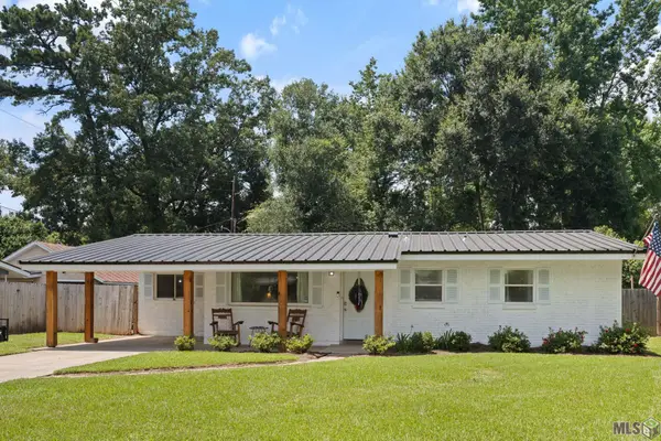 5285 Pine St, St. Francisville, LA 70775