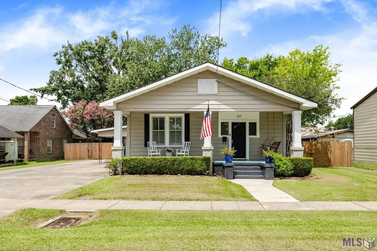 137 4th St, Port Allen, LA 70767 - #1