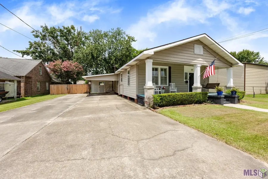 137 4th St, Port Allen, LA 70767 - #2