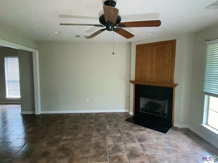 41185 Rhea St, Gonzales, LA 70737 - #2