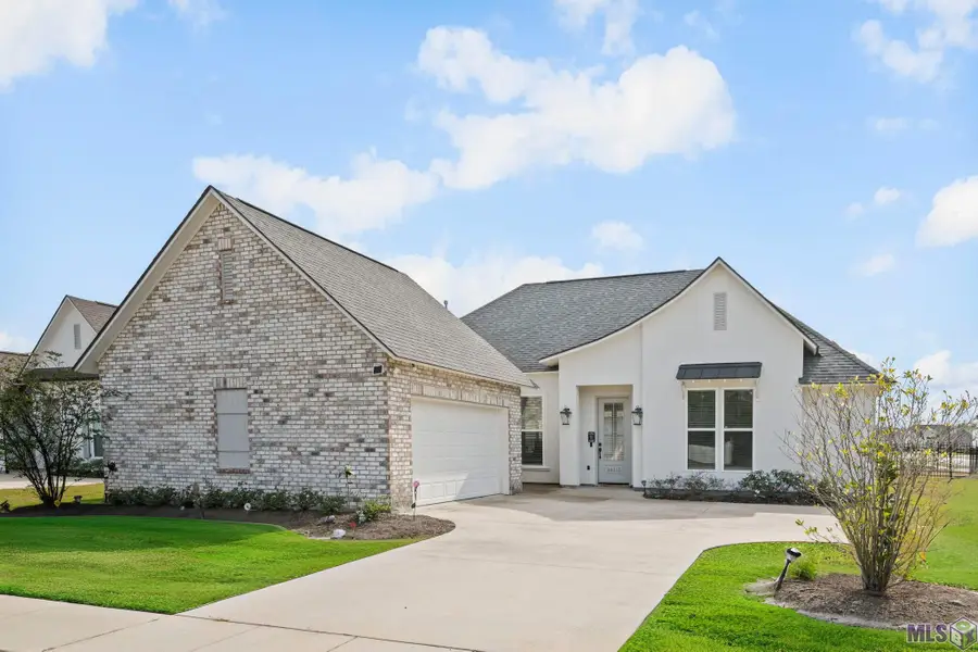39215 Canopy Ct, Gonzales, LA 70737 - #2