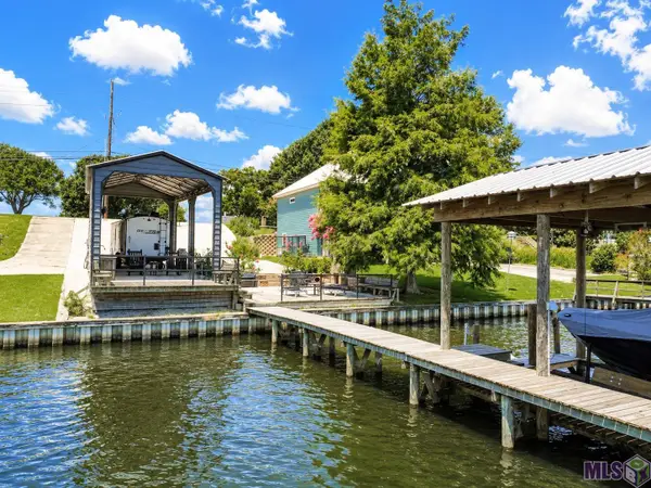 8052 False River Rd, Oscar, LA 70762