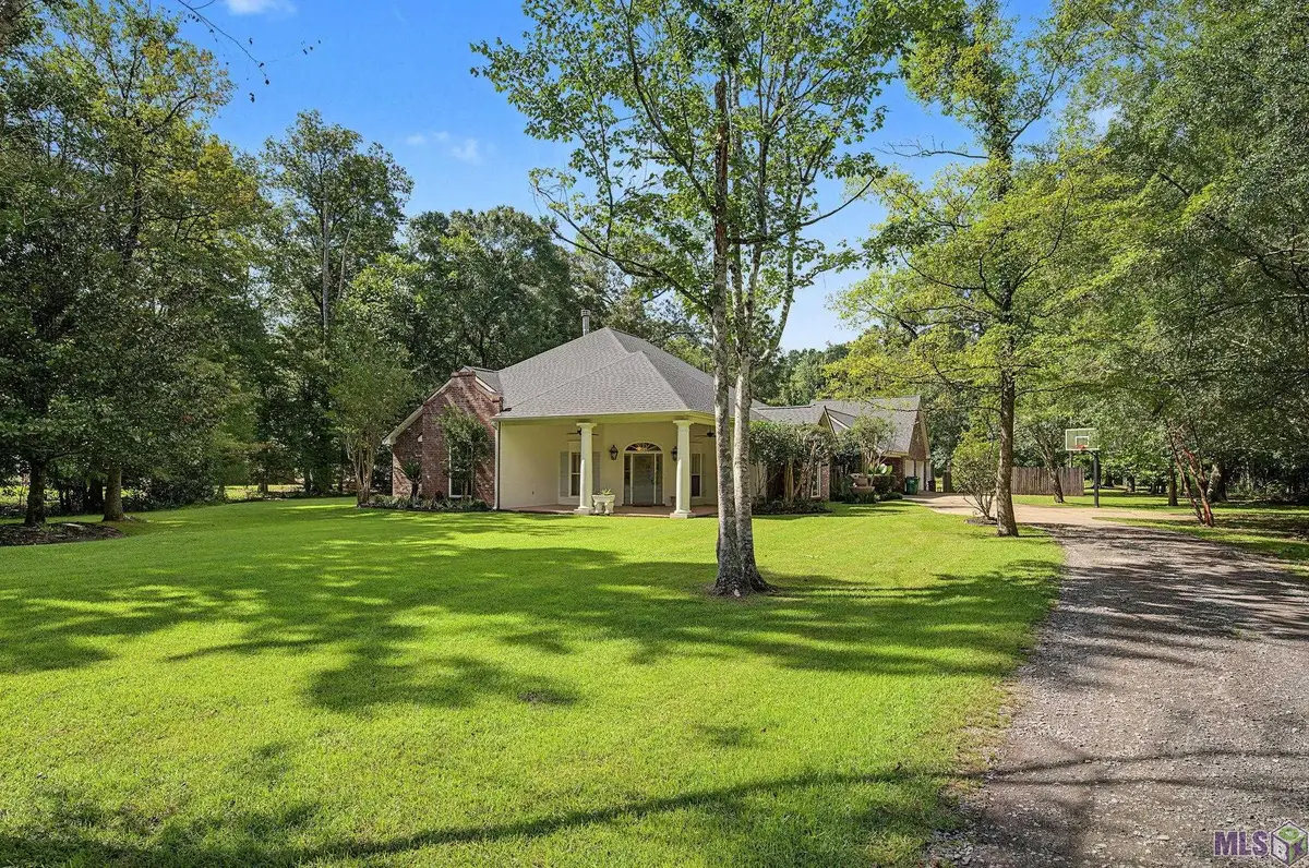 8812 Wildwood Dr, Denham Springs, LA 70706 - #1