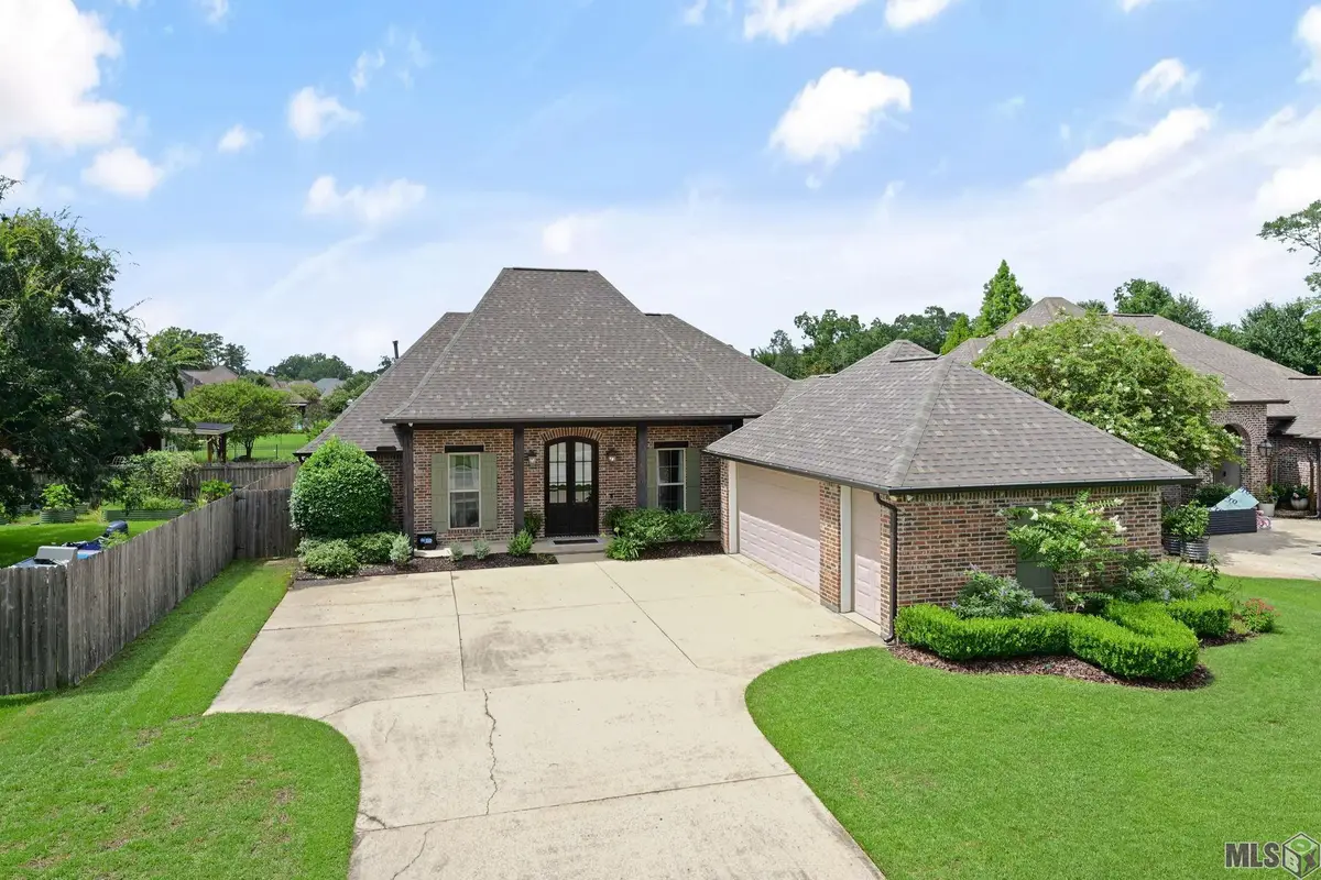 38086 Valley Woods Ct, Prairieville, LA 70769 - #1