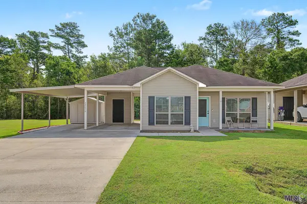 32430 Creek Pointe Dr, Denham Springs, LA 70726
