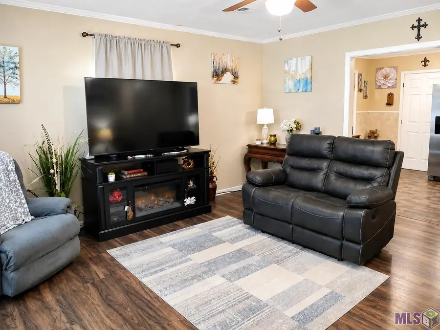 508 E Chuck St, Gonzales, LA 70737 - #3
