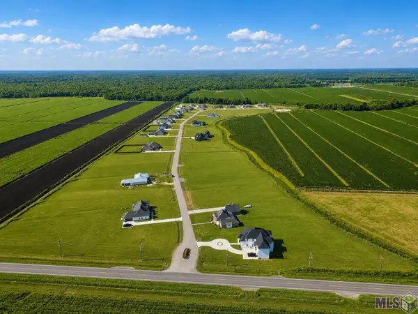 370 Harvest Ln, Port Allen, LA 70767