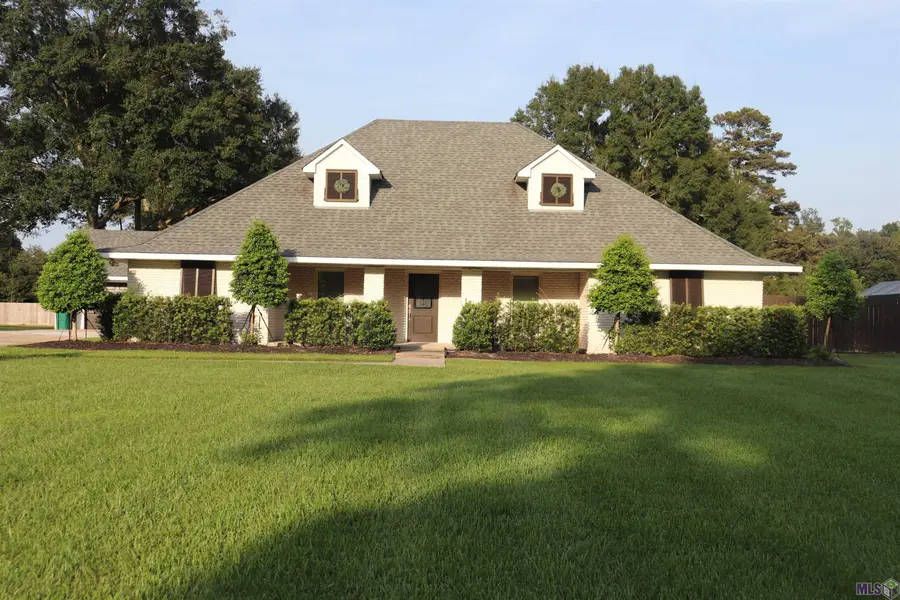 25590 Plantation Ave, Denham Springs, LA 70726 - #2