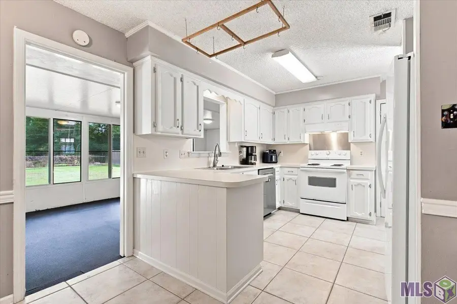 12915 N Oak Tree Dr, Baton Rouge, LA 70818 - #2