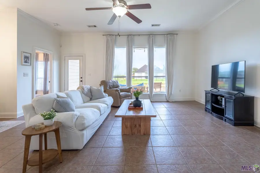 8977 Lake Mist Ave, Baton Rouge, LA 70810 - #2