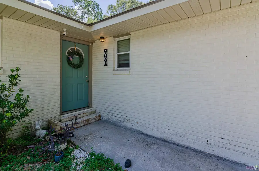 660 Lakeview Dr, Denham Springs, LA 70726 - #3
