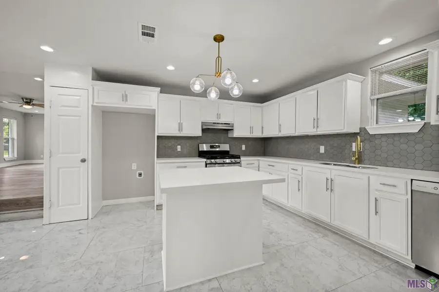 4366 Mills St, Zachary, LA 70791 - #3