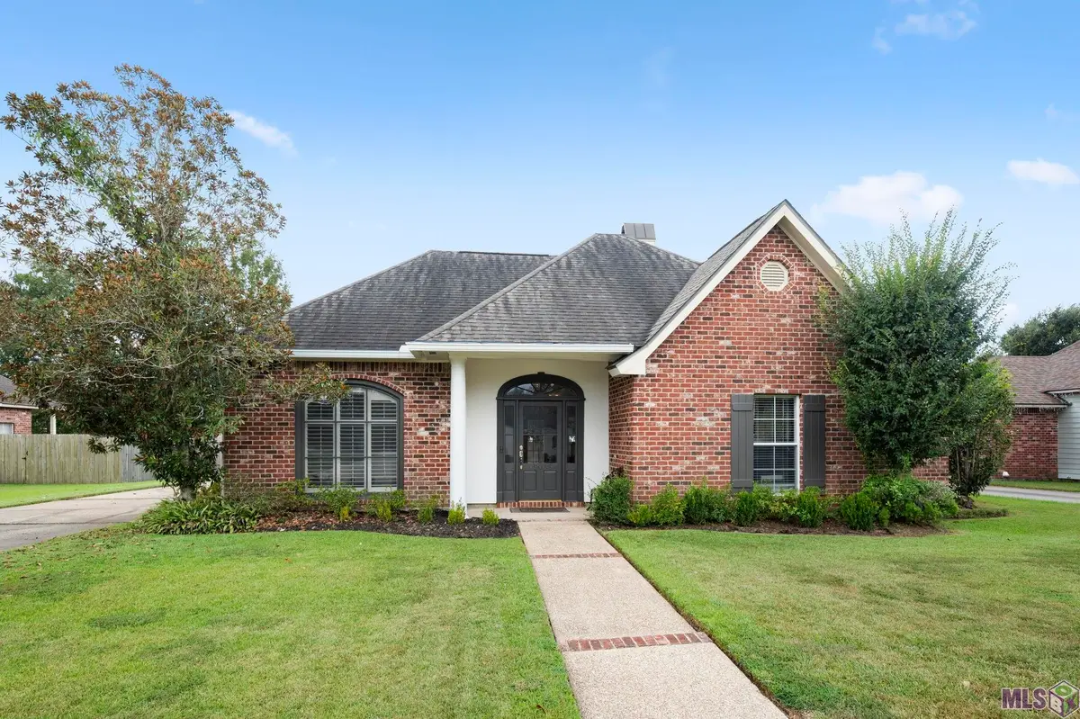 19036 Vignes Lake Ave, Baton Rouge, LA 70817 - #1