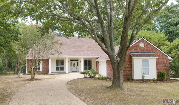 19224 Green Heron Dr, Saint George, LA 70817
