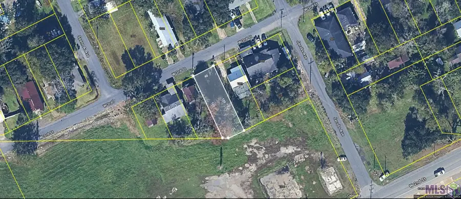 1011 W 3rd St, Crowley, LA 70526 - #2