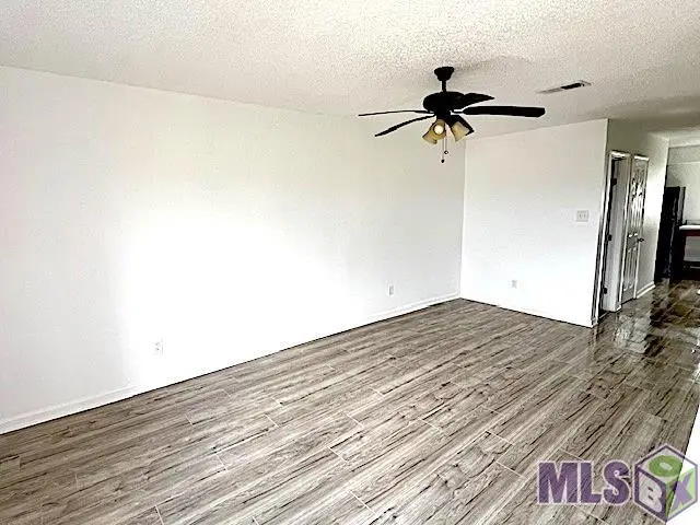 725 Woodland Dr, Laplace, LA 70068 - Image #3