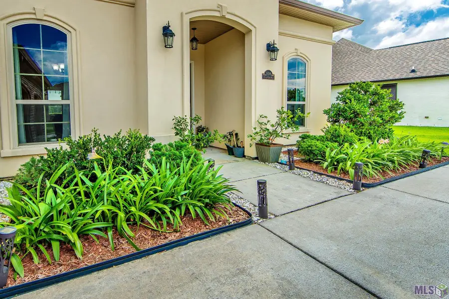 306 Royal Oak Boulevard, Thibodaux, LA 70301 - Image #2