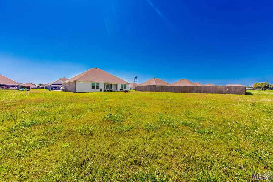 23074 Riverbank St, Vacherie, LA 70090 - Image #2