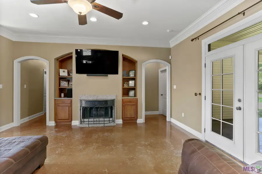 160 Samantha Dr, Thibodaux, LA 70301 - Image #2