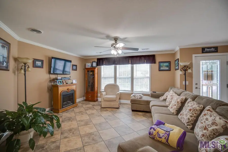 361 Le Village Dr, Larose, LA 70373 - Image #2