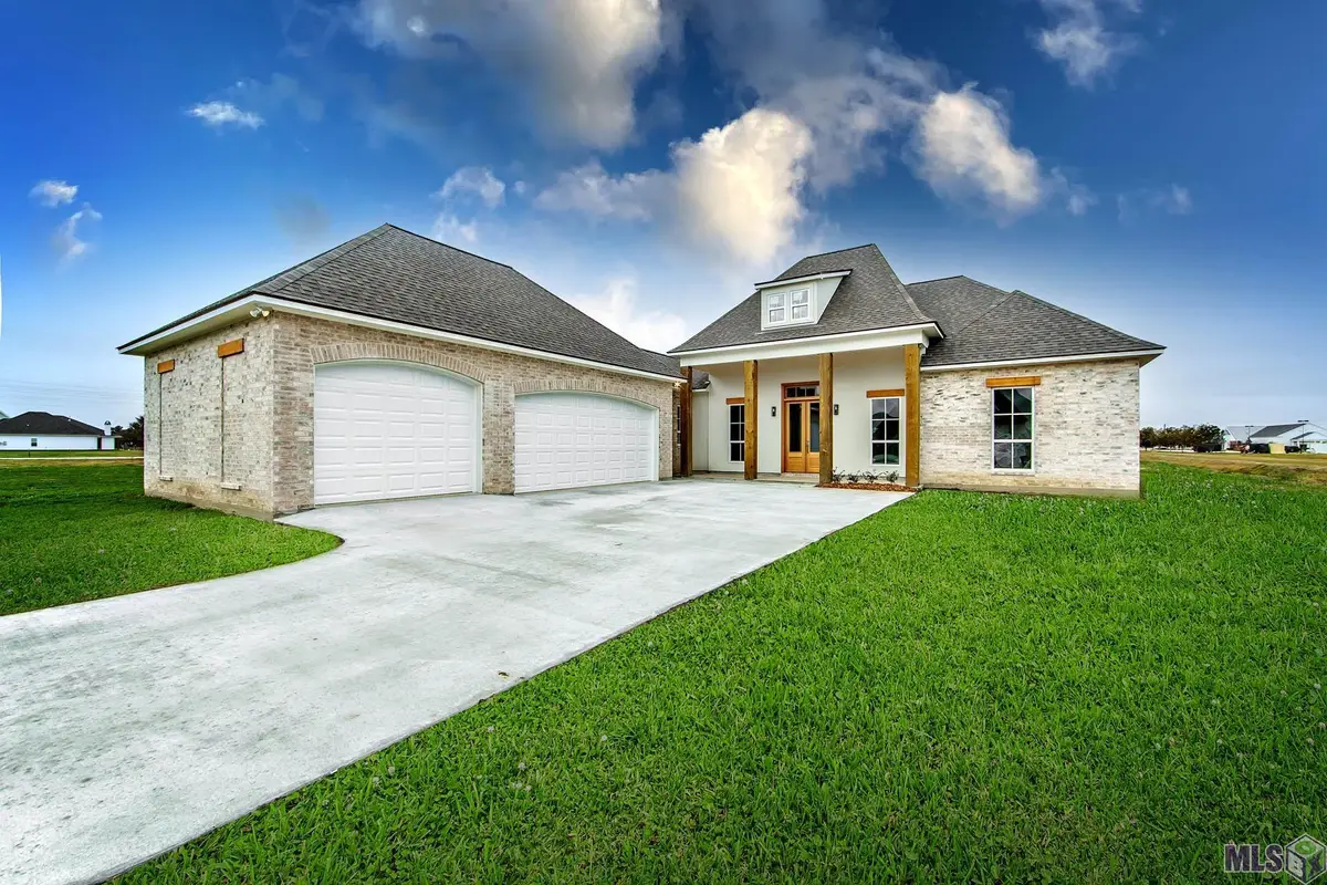 1313 Rosedown Dr, Thibodaux, LA 70301 - Image #1