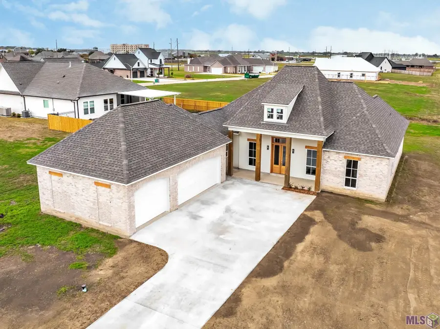 1313 Rosedown Dr, Thibodaux, LA 70301 - Image #2