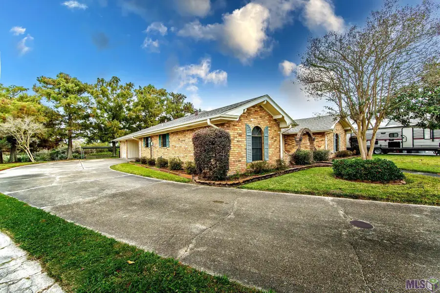 110 Colyell Dr, Houma, LA 70363 - Image #2