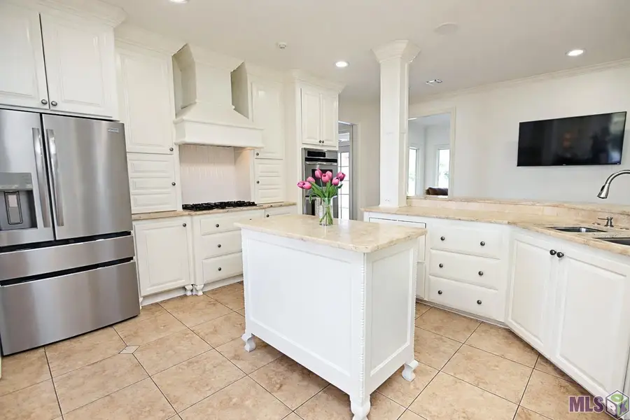 371 Myrtle Grove Dr, Houma, LA 70360 - Image #2