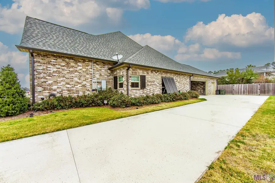 389 Tulip Dr, Houma, LA 70360 - #2