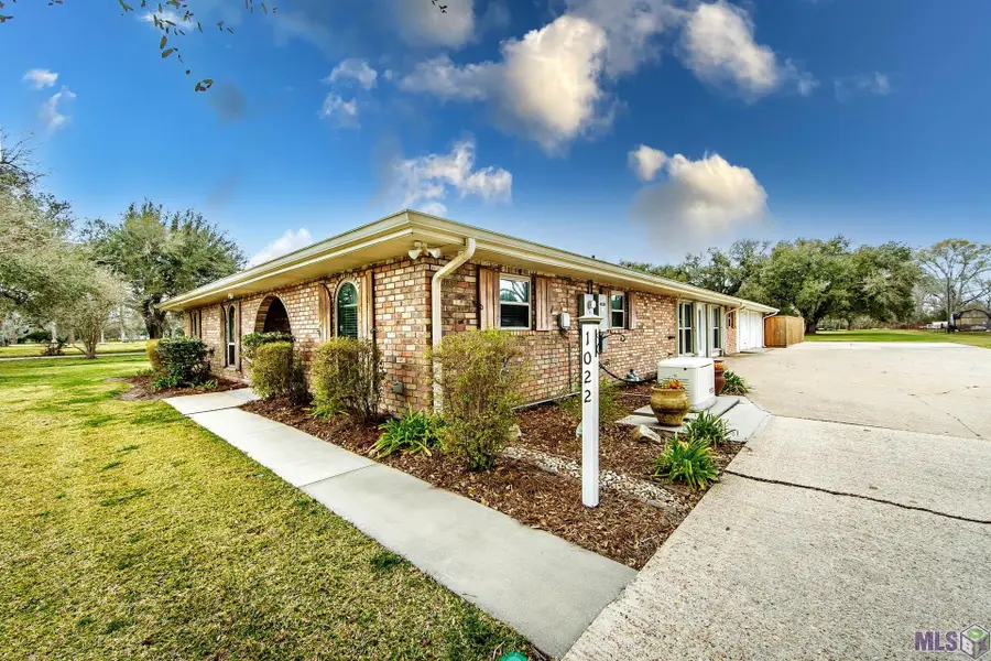 1022 Bayou Blue Bypass Rd, Thibodaux, LA 70301 - #2