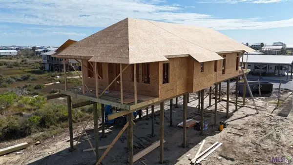 166 Blackberry Ln, Grand Isle, LA 70358