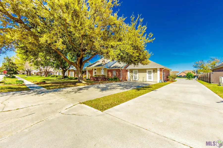 300 Cheyenne Dr, Houma, LA 70360 - #2