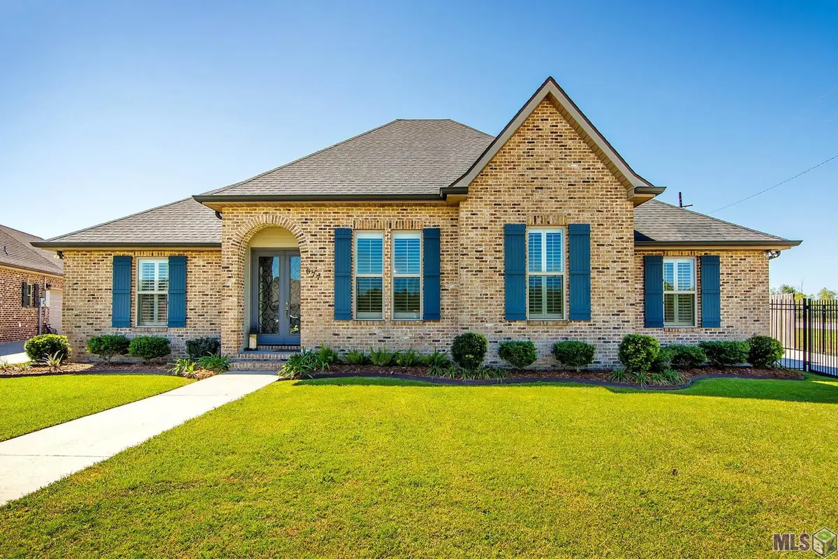 677 Lancaster Dr, Houma, LA 70360 - #1