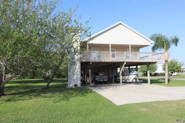 213 Birch Ln, Grand Isle, LA 70358