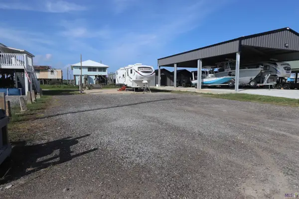 152 Plum St, Grand Isle, LA 70358