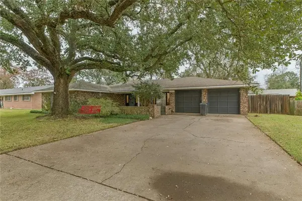 1215 Canterbury Drive, Alexandria, LA 71303