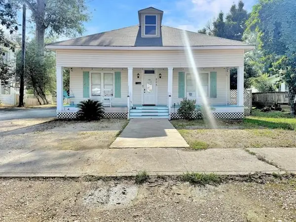 205 N Royal Street, Deridder, LA 70634