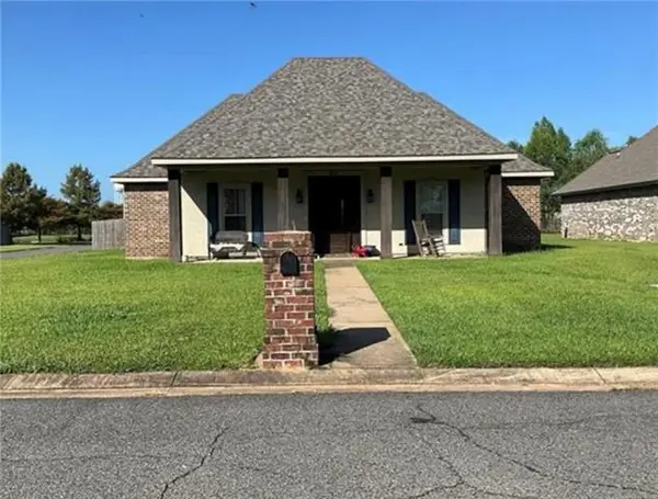 201 Grand Lakes Boulevard, Alexandria, LA 71303