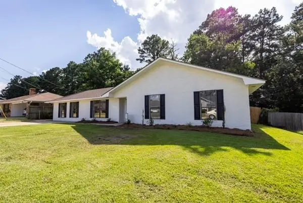 231 Twin Oaks Rd W Road, Pineville, LA 71360