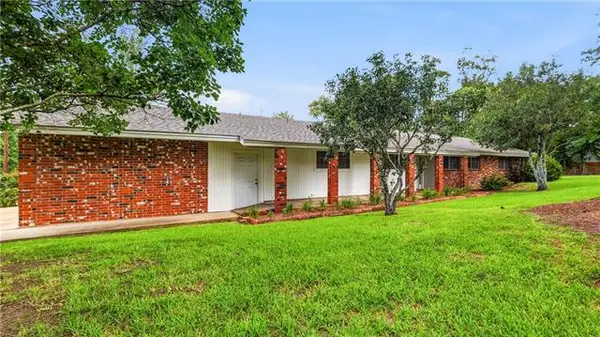2225 Donahue Ferry Road, Pineville, LA 71360
