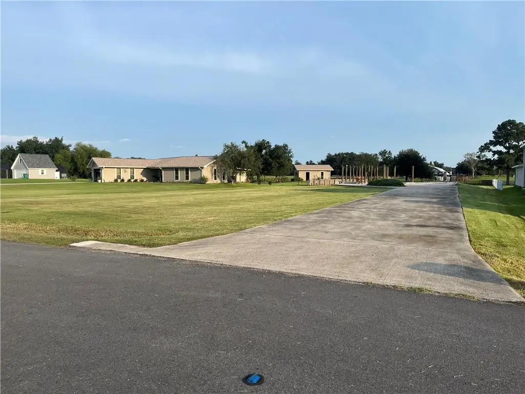 118 Michael Dr Drive, Des Allemands, LA 70030 - Image #1