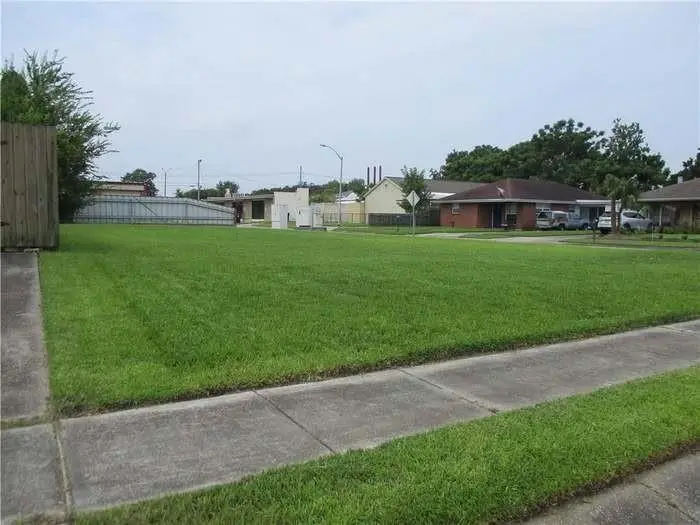 2007 Congressman Hebert Drive, Chalmette, LA 70043 - Image #2