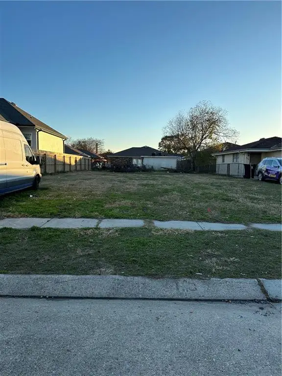 8512 N Regiment Drive, Chalmette, LA 70043 - Image #1