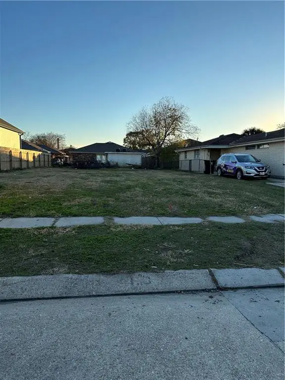 8512 N Regiment Drive, Chalmette, LA 70043 - Image #2