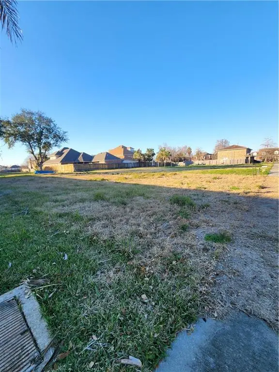 16 Queens Court, Chalmette, LA 70043 - Image #1