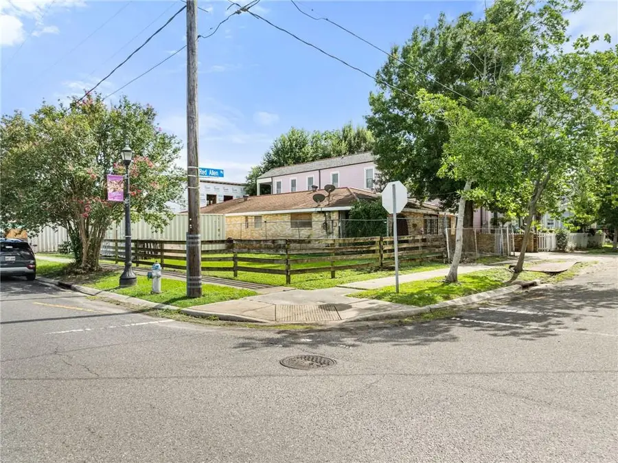 341 Red Allen Way, New Orleans, LA 70114 - Image #2