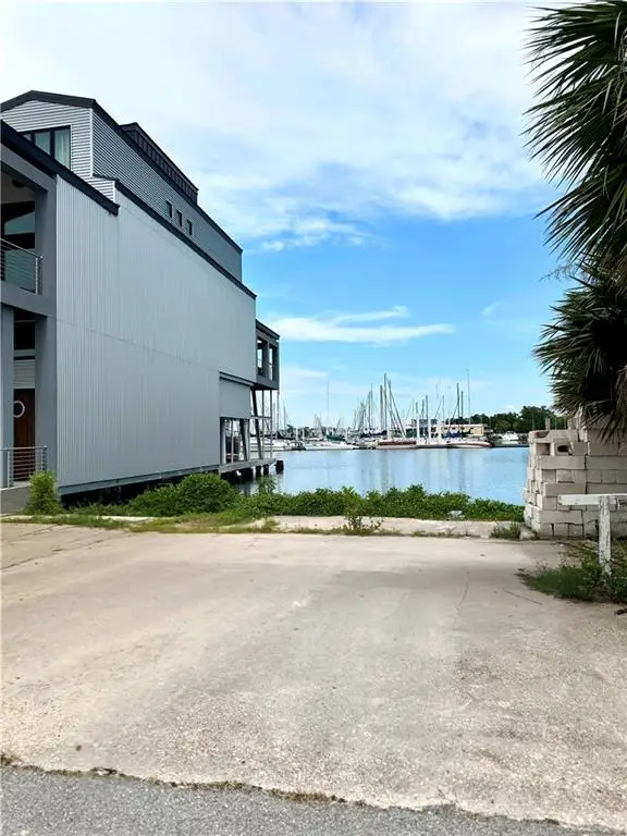 7690 & 7700 Breakwater Drive, New Orleans, LA 70124 - Image #3